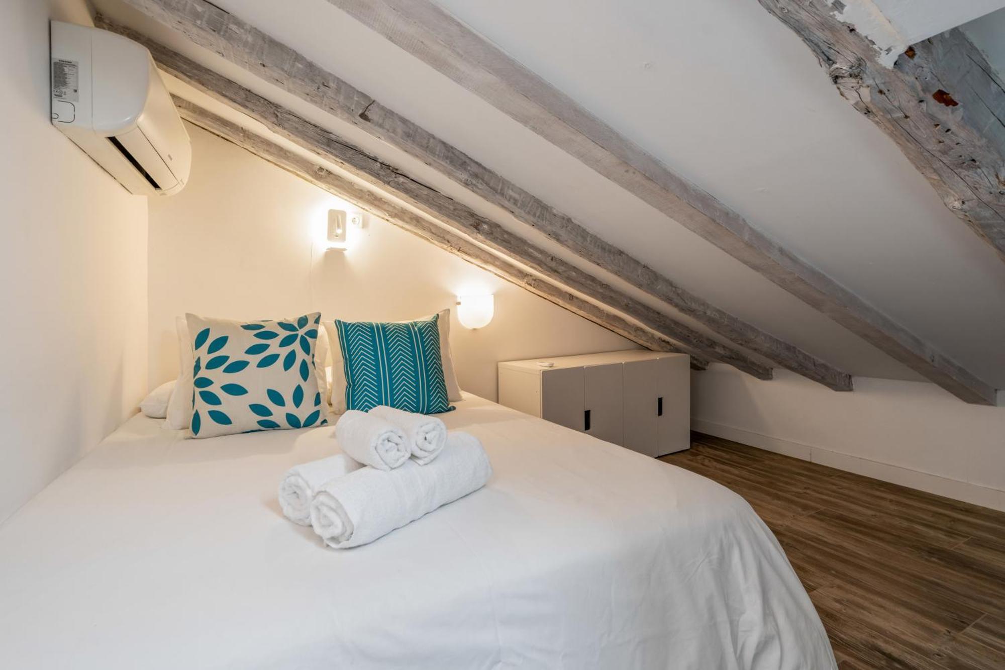 Attic 3bedrms-2baths In Heart Of Malasana Apartamento
