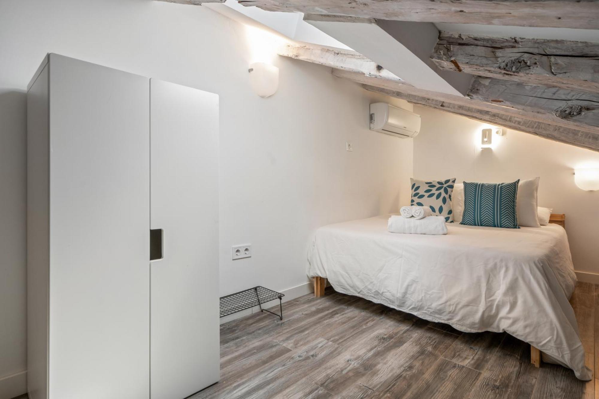 Attic 3bedrms-2baths In Heart Of Malasana Madrid